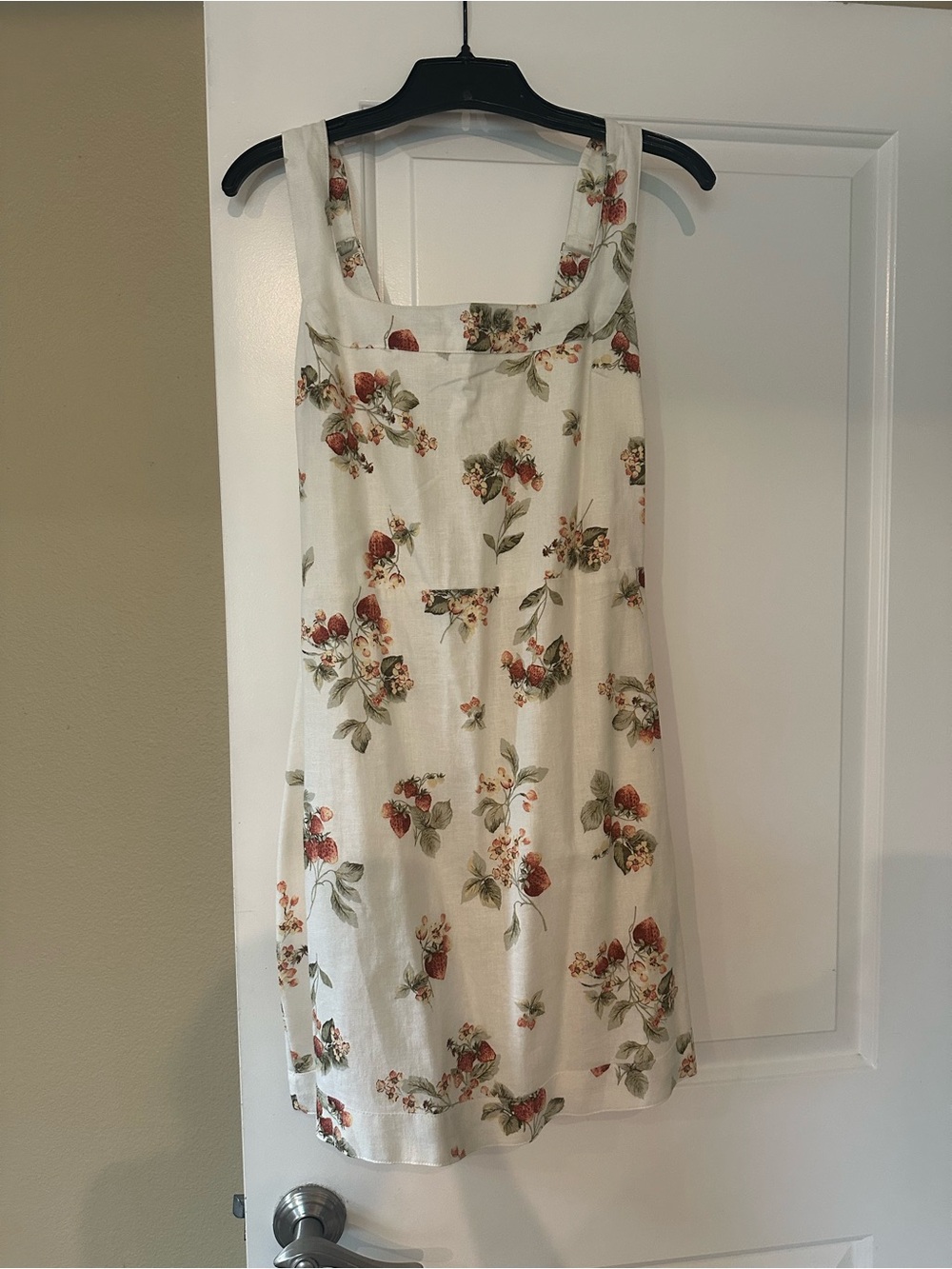 Abercrombie & Fitch strawberry floral mini dress - Picture 1 of 4